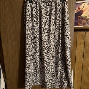 Cheetah/Leopard Skirt with Split – Trendy & Wild!